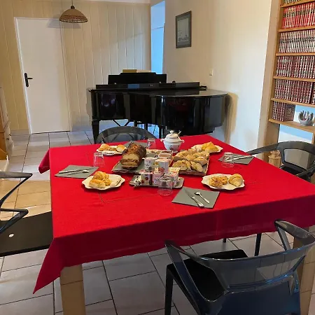 A 900 M De L'entree Du Circuit Des 24 Λε Μανς