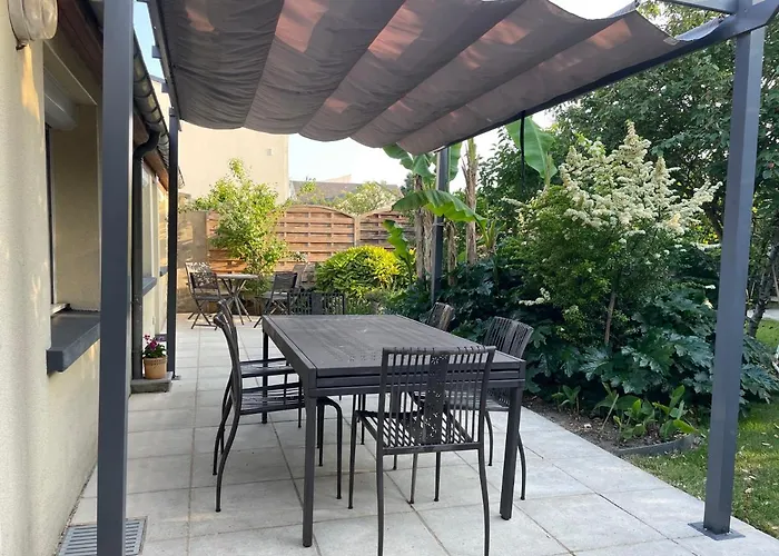 A 900 M De L'entree Du Circuit Des 24 Πανσιόν Λε Μανς