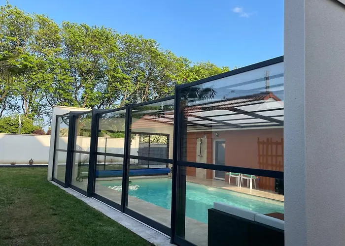 A 900 M De L'entree Du Circuit Des 24 3* Λε Μανς