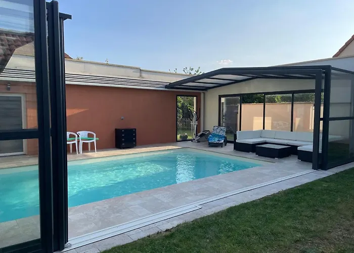 A 900 M De L'entree Du Circuit Des 24 3*