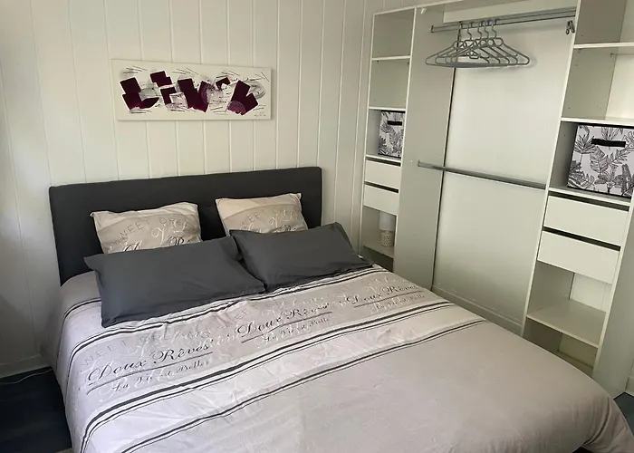 Casa de hóspedes à 900 M De L'entrée Du Circuit Des 24 3*